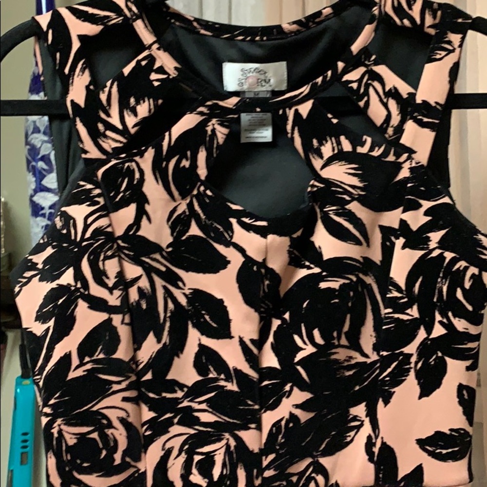 Dress - Picture 4 of 7